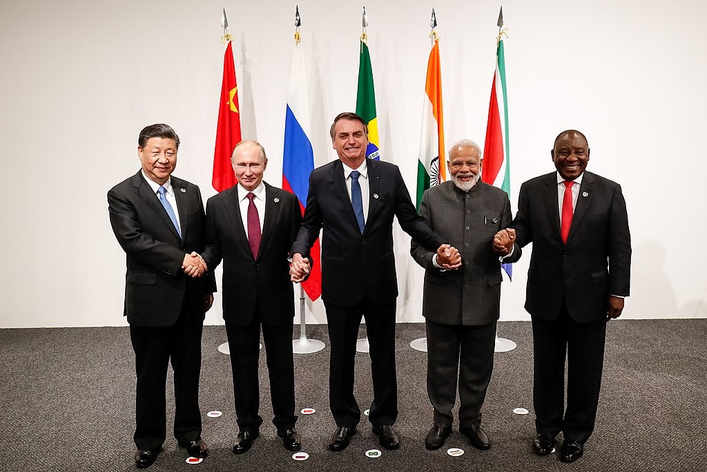 Kepemimpinan BRICS dalam Merusak Dominasi Dolar AS