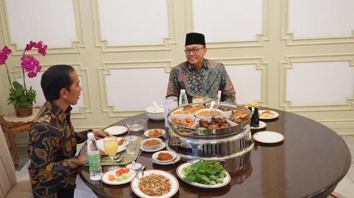 Mendekati Debat Capres, Jokowi dan Zulkifli Hasan Bersantap Siang Bersama di Bogor