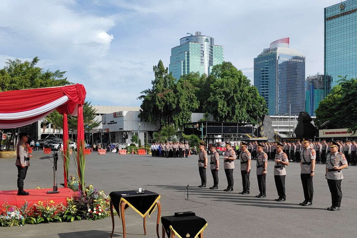 Polda Metro Jaya Melakukan Serah Terima Jabatan Delapan Pejabat Menengah