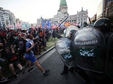 Protes Omnibus Law di Argentina Mengalami Bentrok, Korban 60 Orang