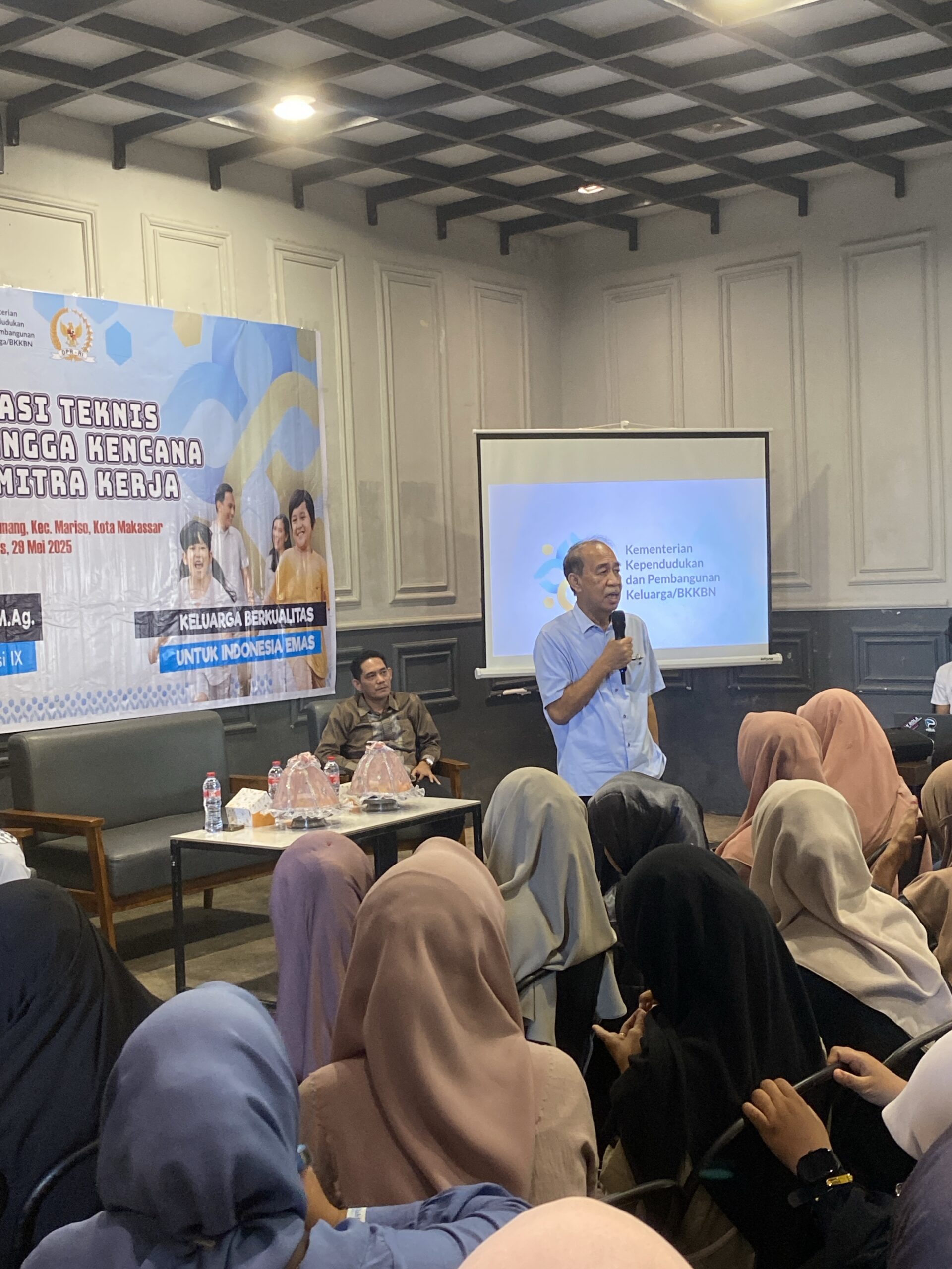 DPR RI Tegaskan Pentingnya Peran Keluarga dalam Pembangunan Bangsa Lewat Sosialisasi Program Bangga Kencana di Makassar