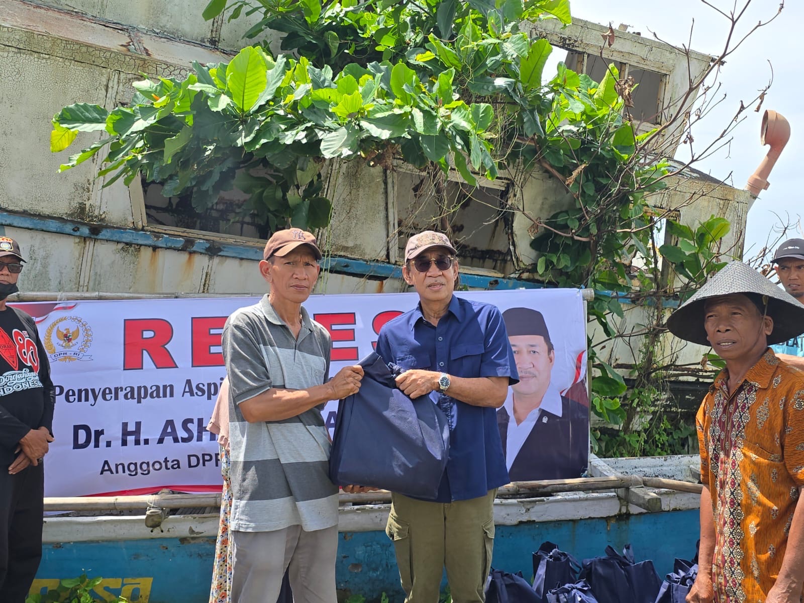 Ashabul Kahfi Anggota DPR RI Ingatkan Pentingnya Edukasi Bencana Sejak Dini di Galesong, Takalar